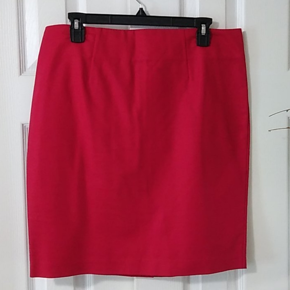 Gorgeous red skirt in excellent condition